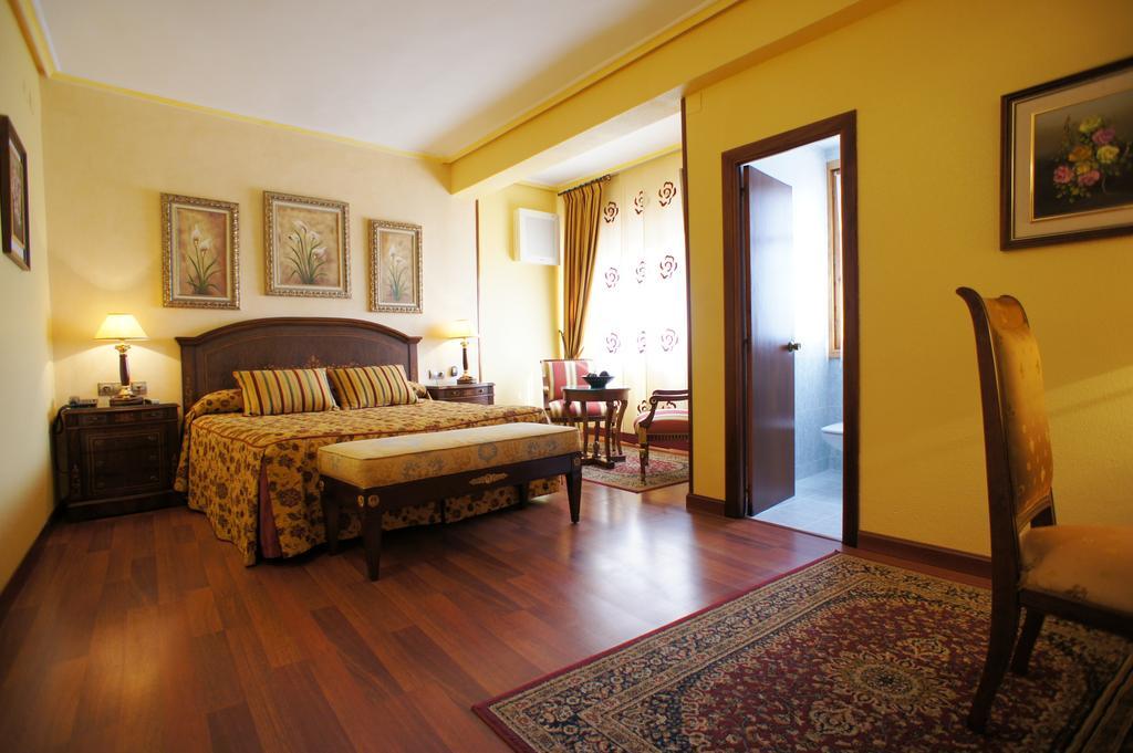 Hotel Montermoso 아란다데두에로 외부 사진